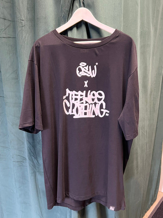 Osw x Teekoo Clothing T-paita musta